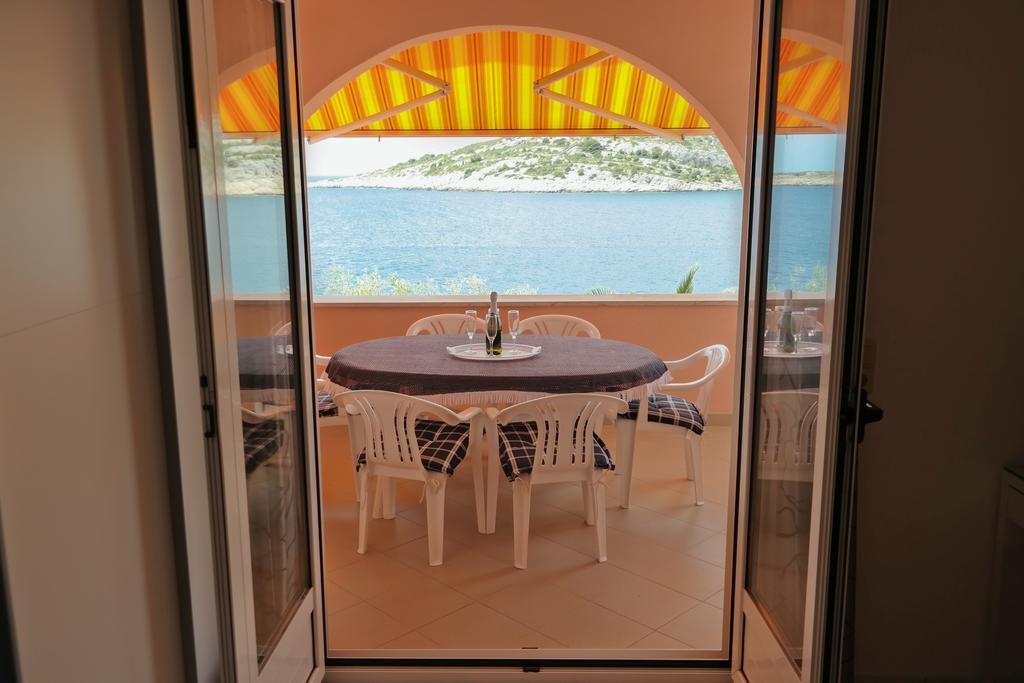 Direkt Am Meer-Apartments Puntaplanka Rogoznica  Exteriör bild