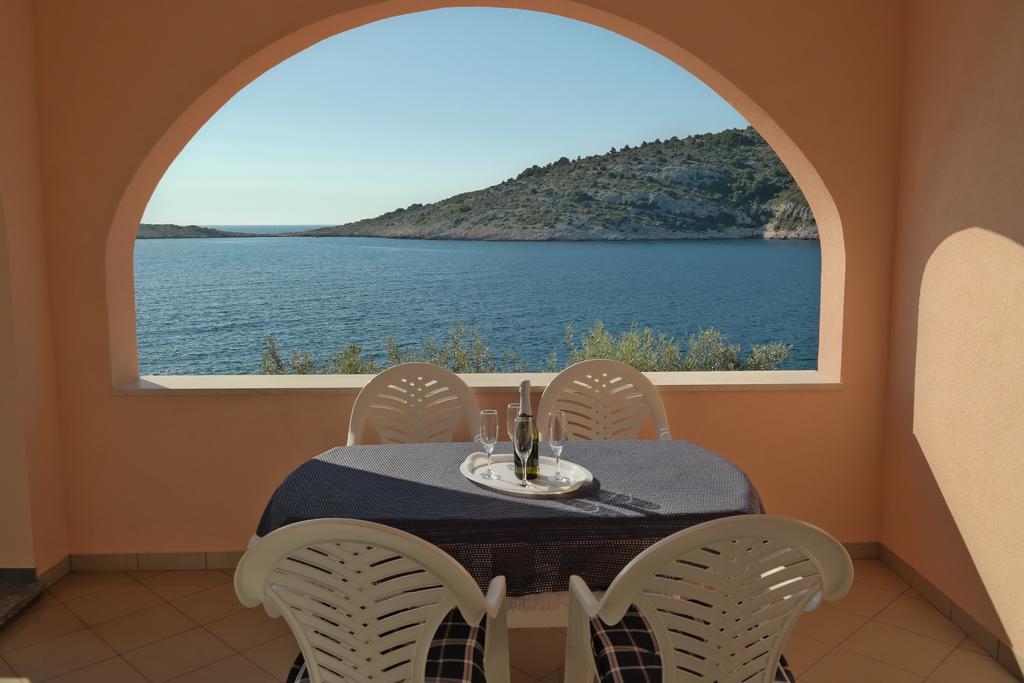 Direkt Am Meer-Apartments Puntaplanka Rogoznica  Exteriör bild
