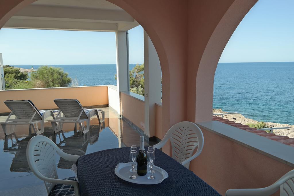 Direkt Am Meer-Apartments Puntaplanka Rogoznica  Rum bild