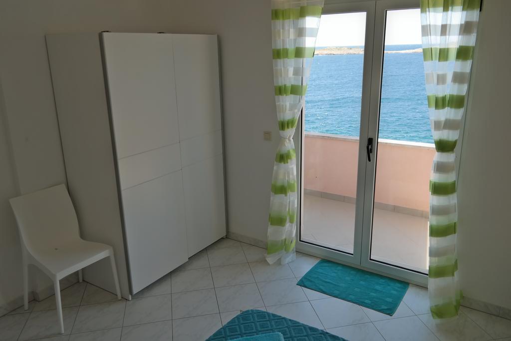 Direkt Am Meer-Apartments Puntaplanka Rogoznica  Exteriör bild