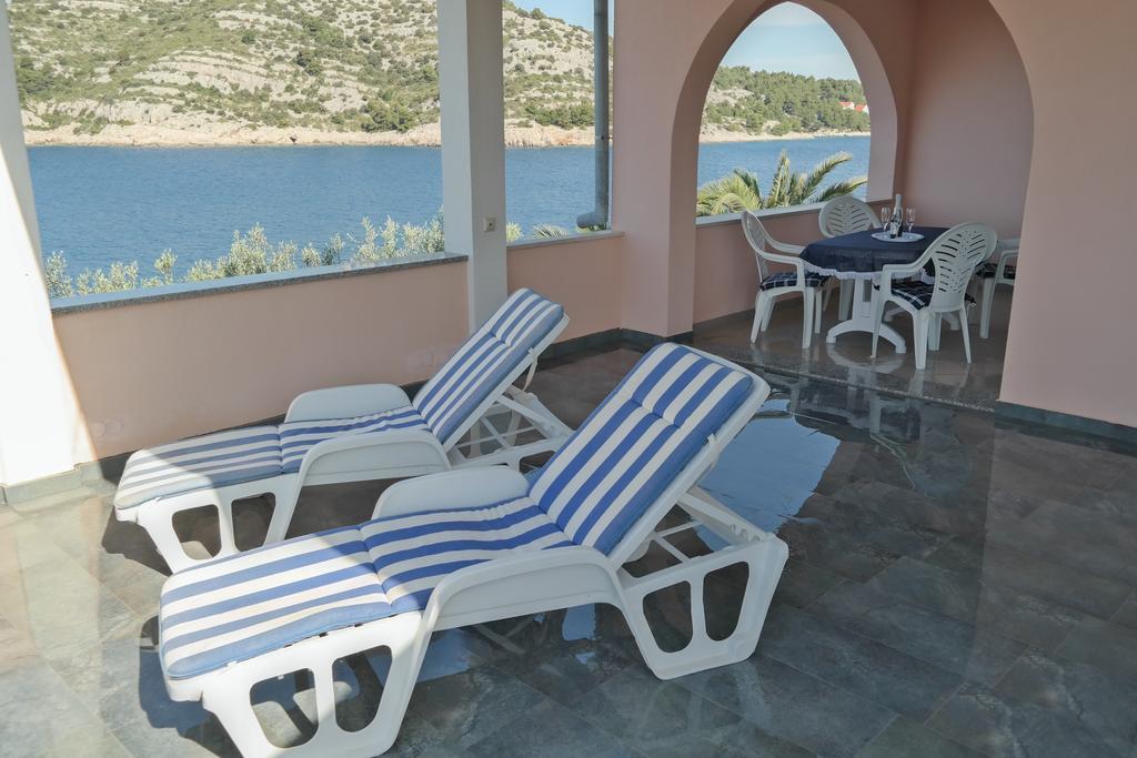 Direkt Am Meer-Apartments Puntaplanka Rogoznica  Exteriör bild