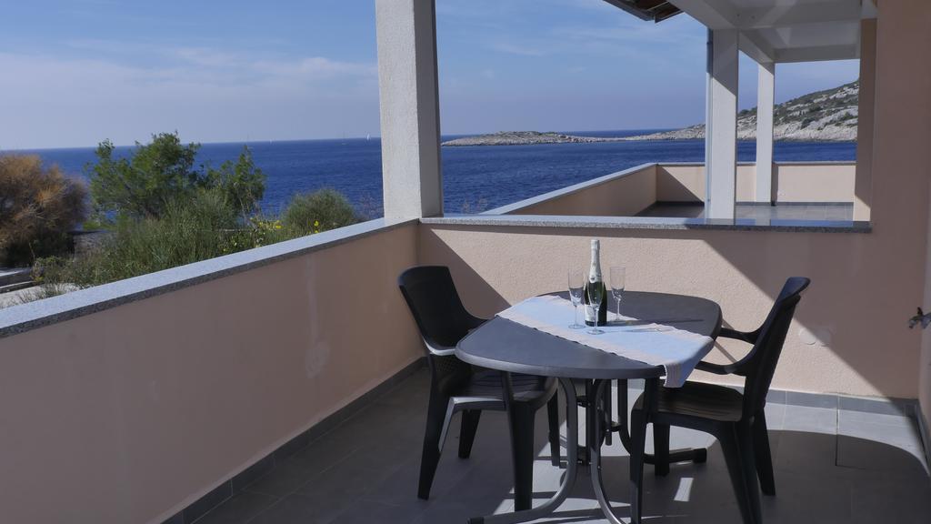 Direkt Am Meer-Apartments Puntaplanka Rogoznica  Exteriör bild