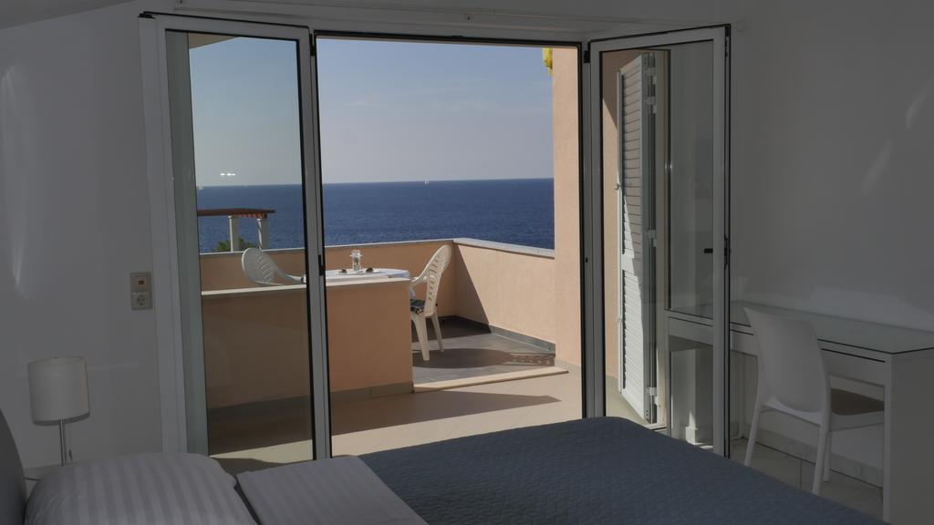 Direkt Am Meer-Apartments Puntaplanka Rogoznica  Exteriör bild