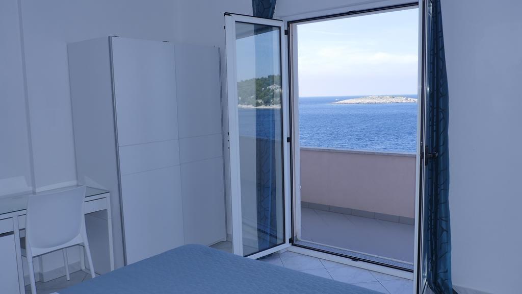 Direkt Am Meer-Apartments Puntaplanka Rogoznica  Exteriör bild