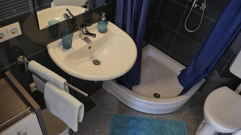 Direkt Am Meer-Apartments Puntaplanka Rogoznica  Exteriör bild